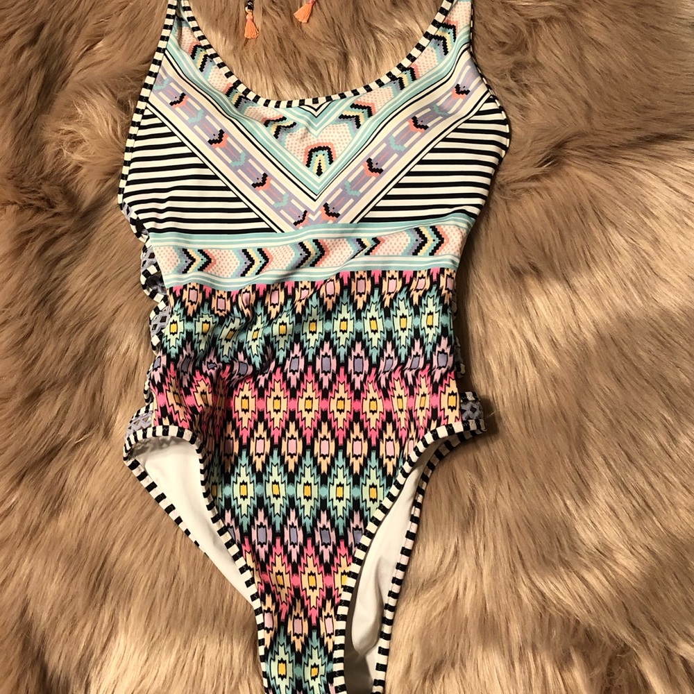 Victoria’ Secret one piece swimsuit cheeky cut